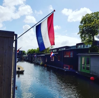 C9B81683-3F76-4A2E-944F-F875E8282EC4